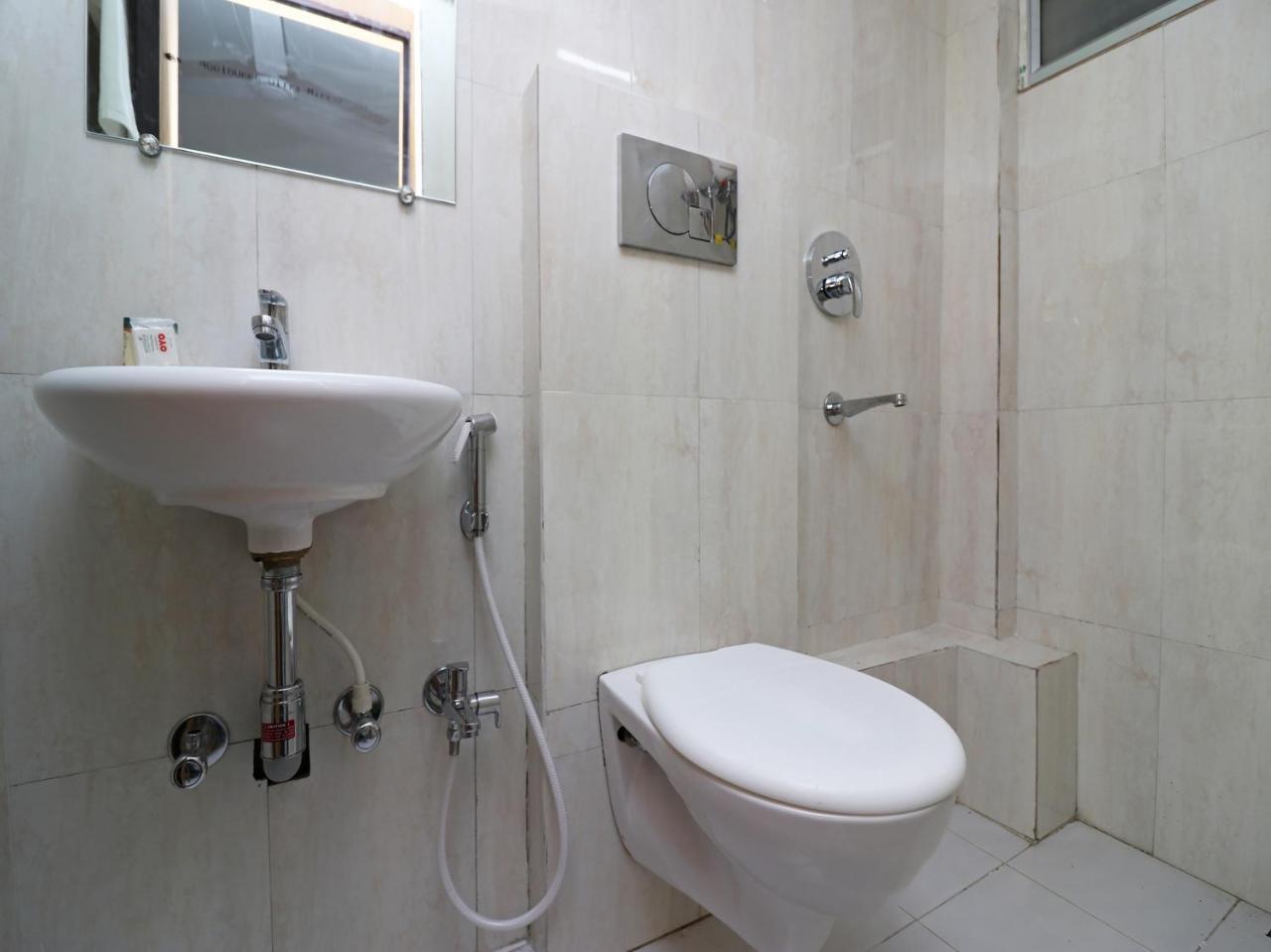 Oyo 15637 Transit Express Hotell Calcutta Exteriör bild
